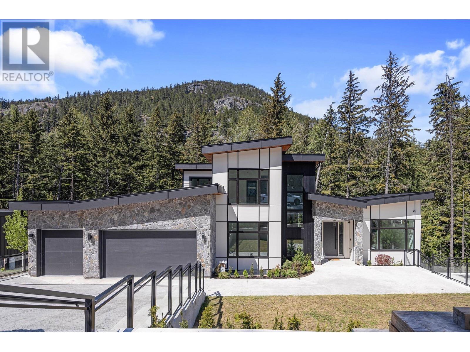 9113 Riverside Drive, Whistler, British Columbia  V8E 1M1 - Photo 1 - R2997708