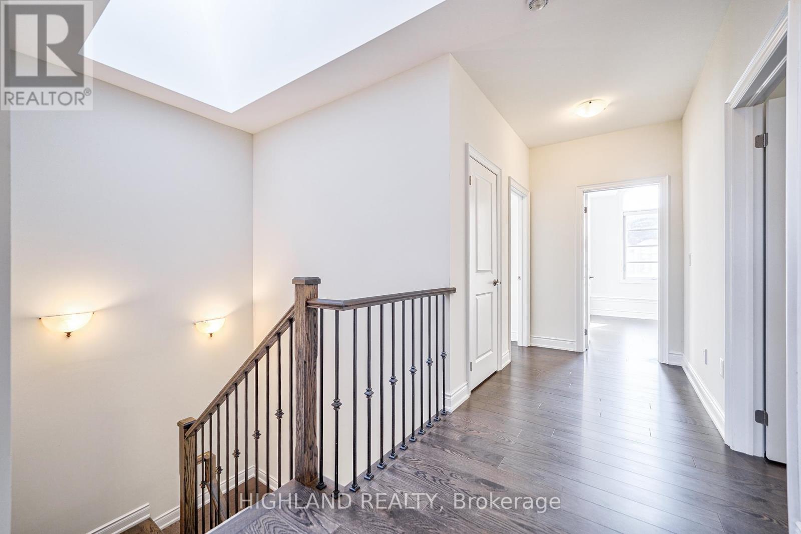 49 Threshing Mill Boulevard, Oakville, Ontario  L6H 0V6 - Photo 12 - W12183477