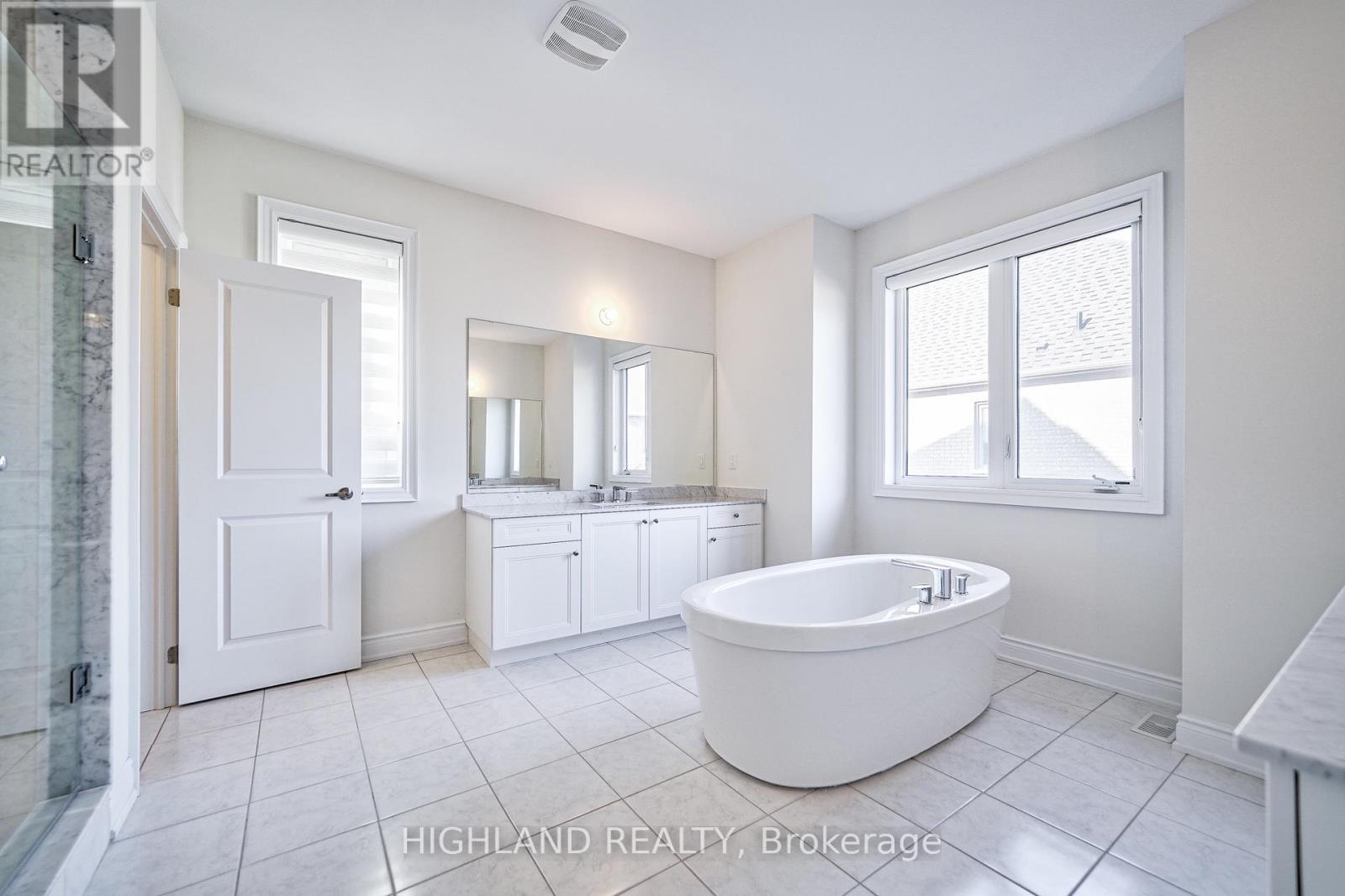49 Threshing Mill Boulevard, Oakville, Ontario  L6H 0V6 - Photo 13 - W12183477