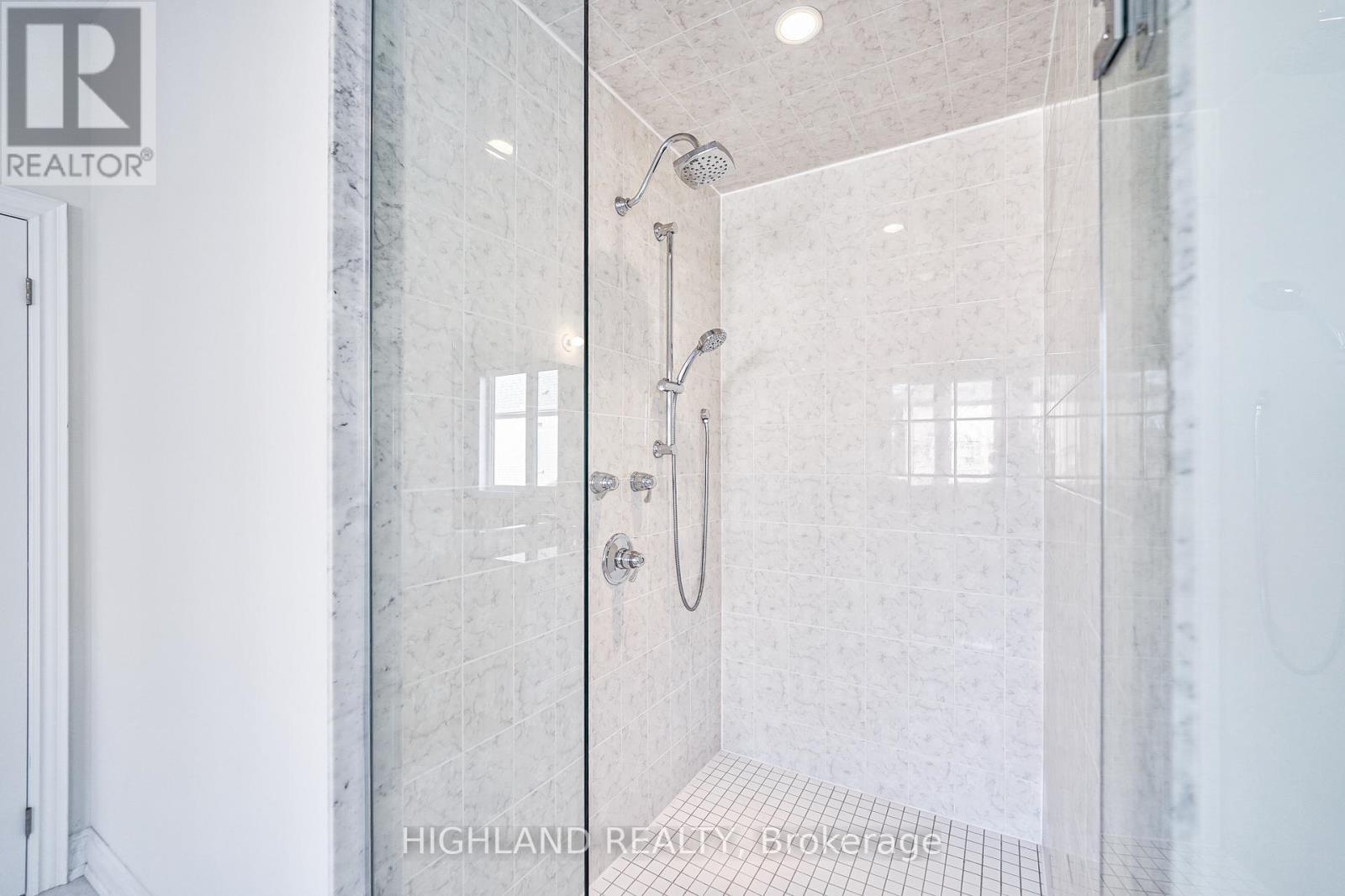 49 Threshing Mill Boulevard, Oakville, Ontario  L6H 0V6 - Photo 15 - W12183477