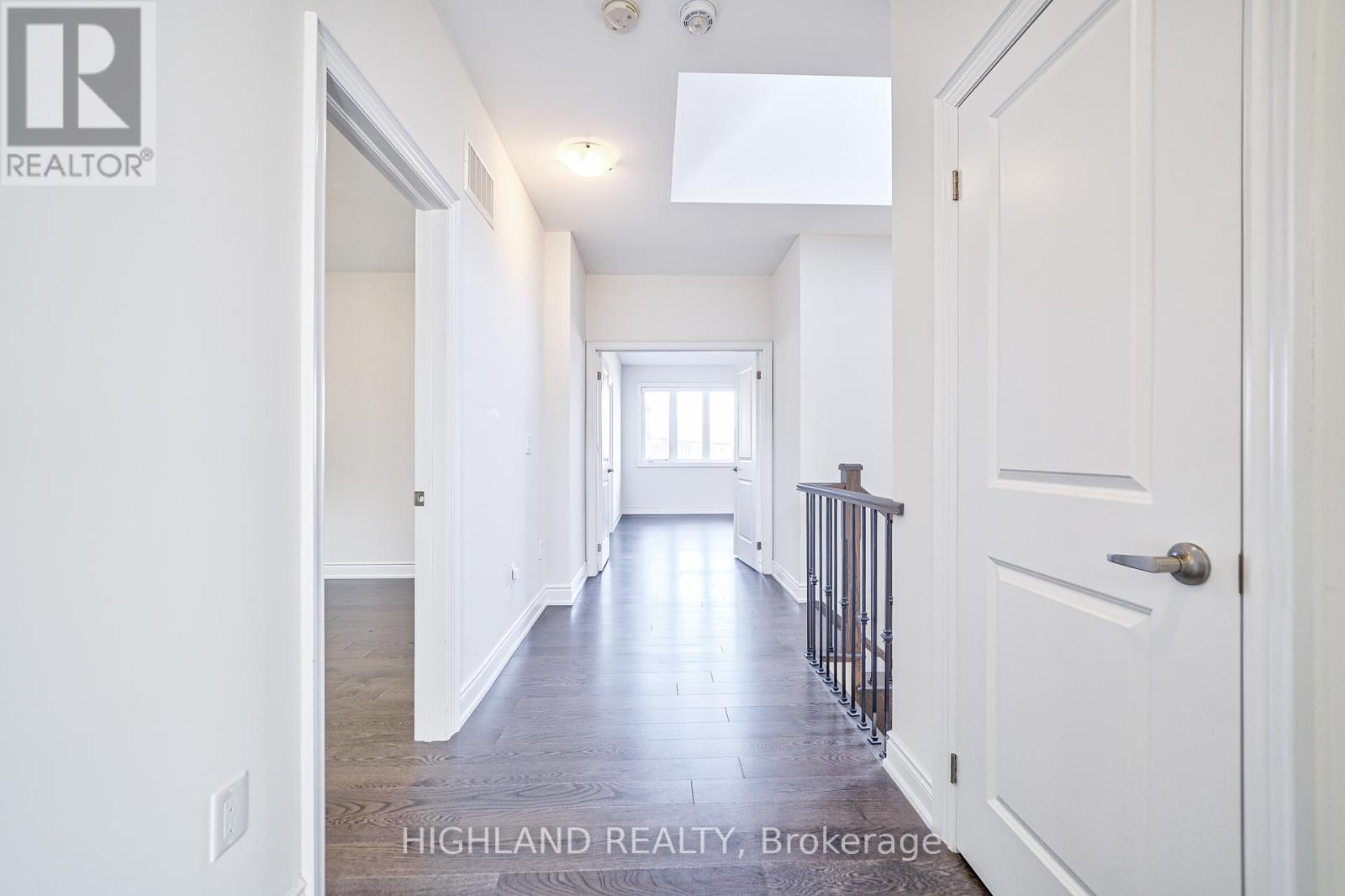 49 Threshing Mill Boulevard, Oakville, Ontario  L6H 0V6 - Photo 16 - W12183477