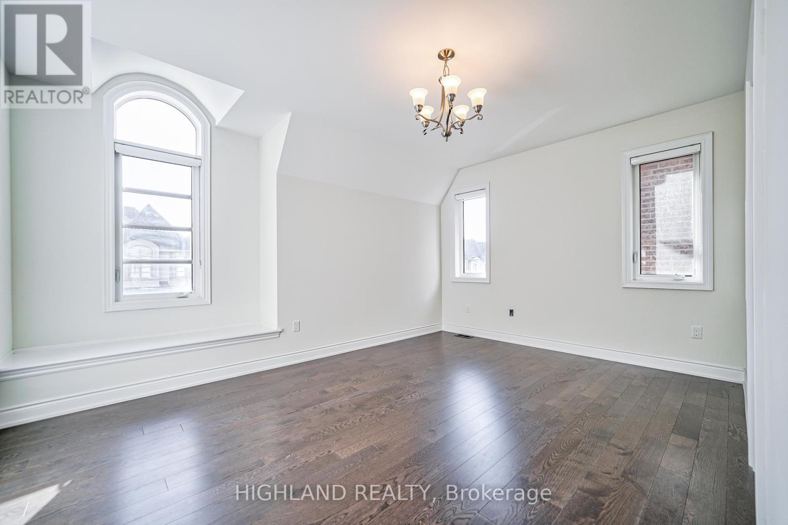 49 Threshing Mill Boulevard, Oakville, Ontario  L6H 0V6 - Photo 19 - W12183477