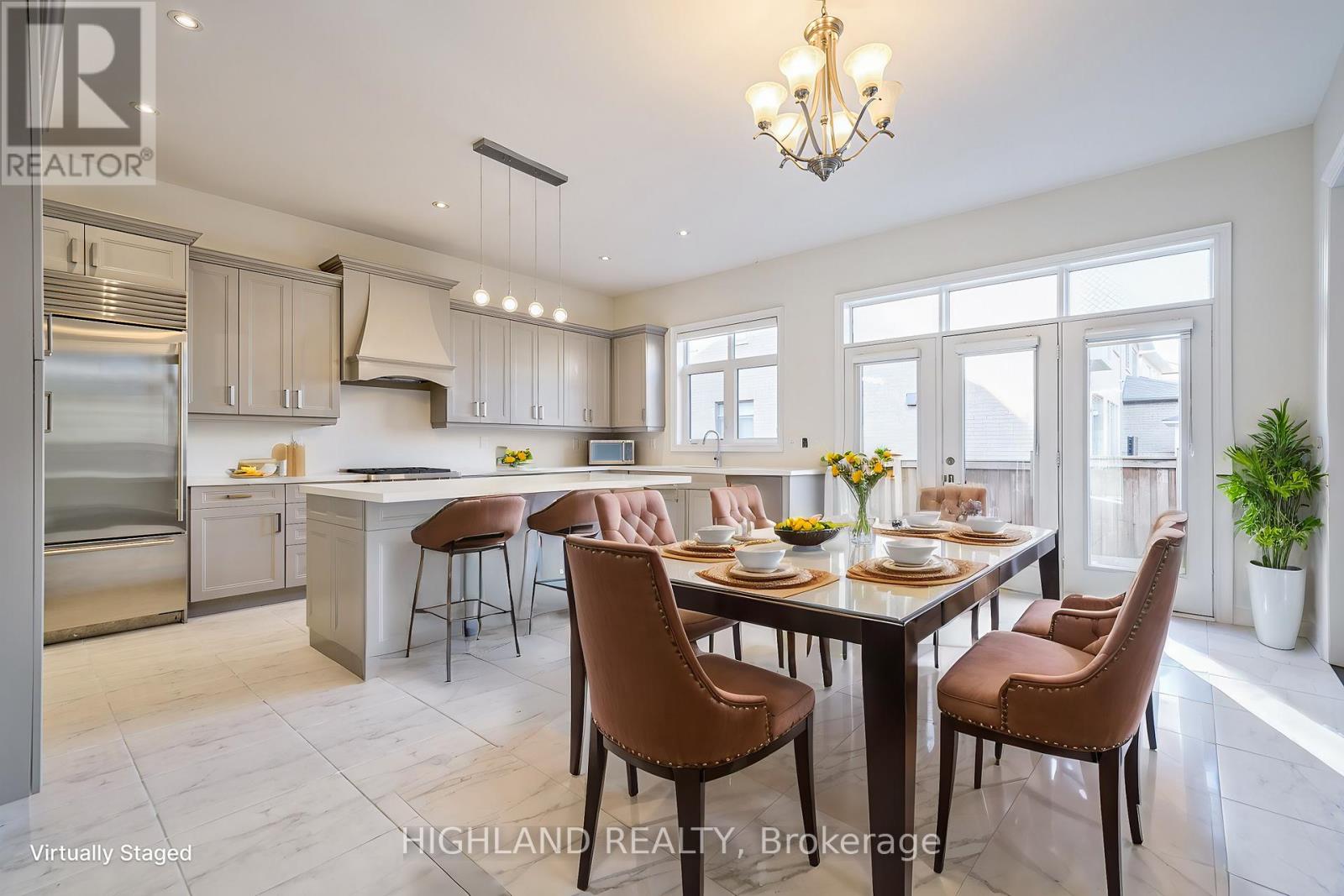 49 Threshing Mill Boulevard, Oakville, Ontario  L6H 0V6 - Photo 4 - W12183477