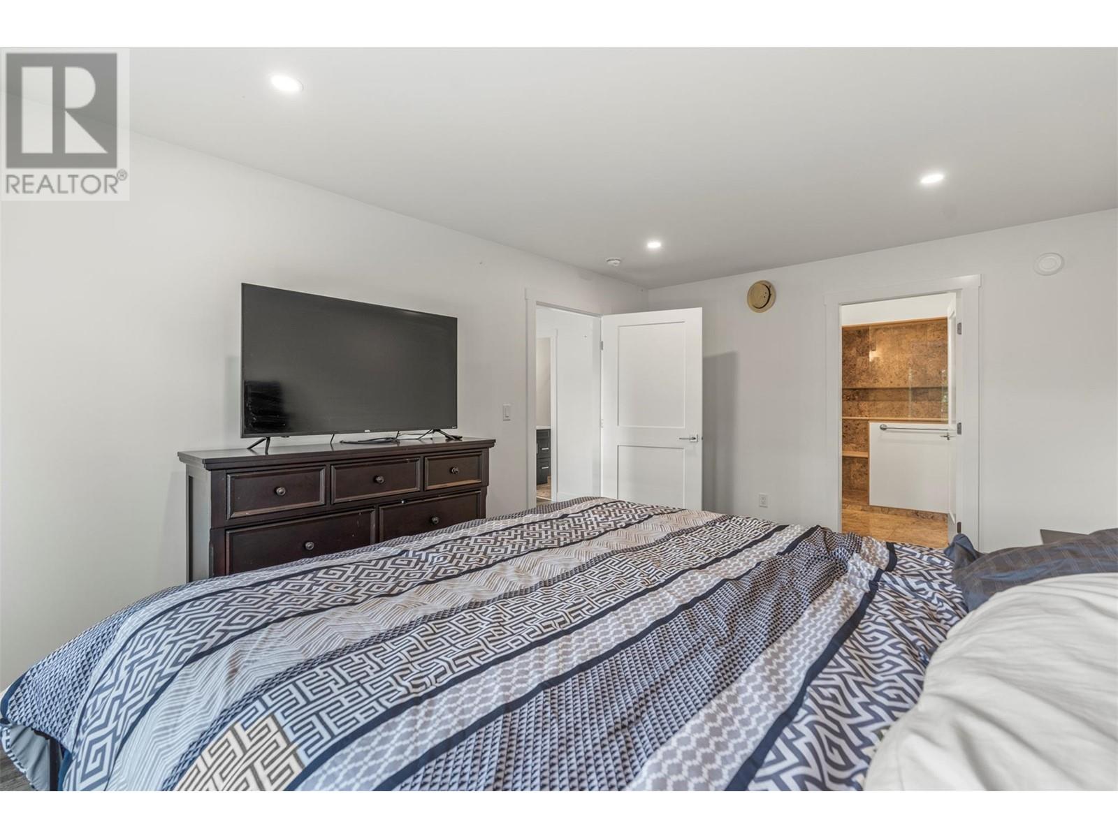 5064 Ridge Road, Eagle Bay, BC V0E1T0