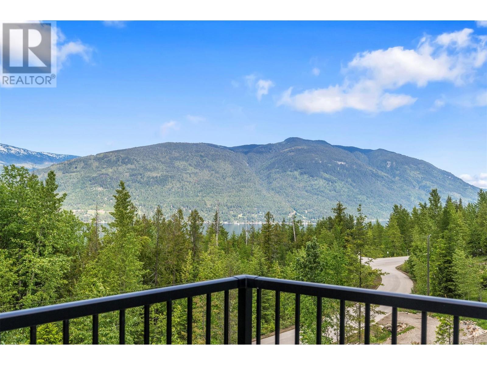 5064 Ridge Road, Eagle Bay, BC V0E1T0