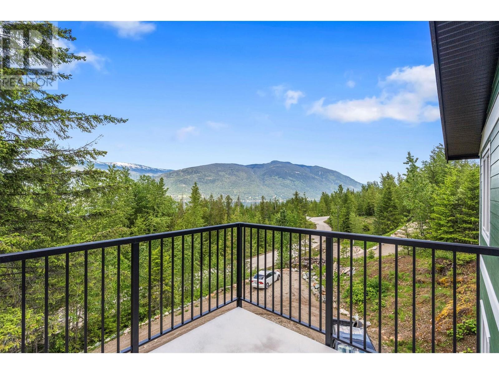 5064 Ridge Road, Eagle Bay, BC V0E1T0