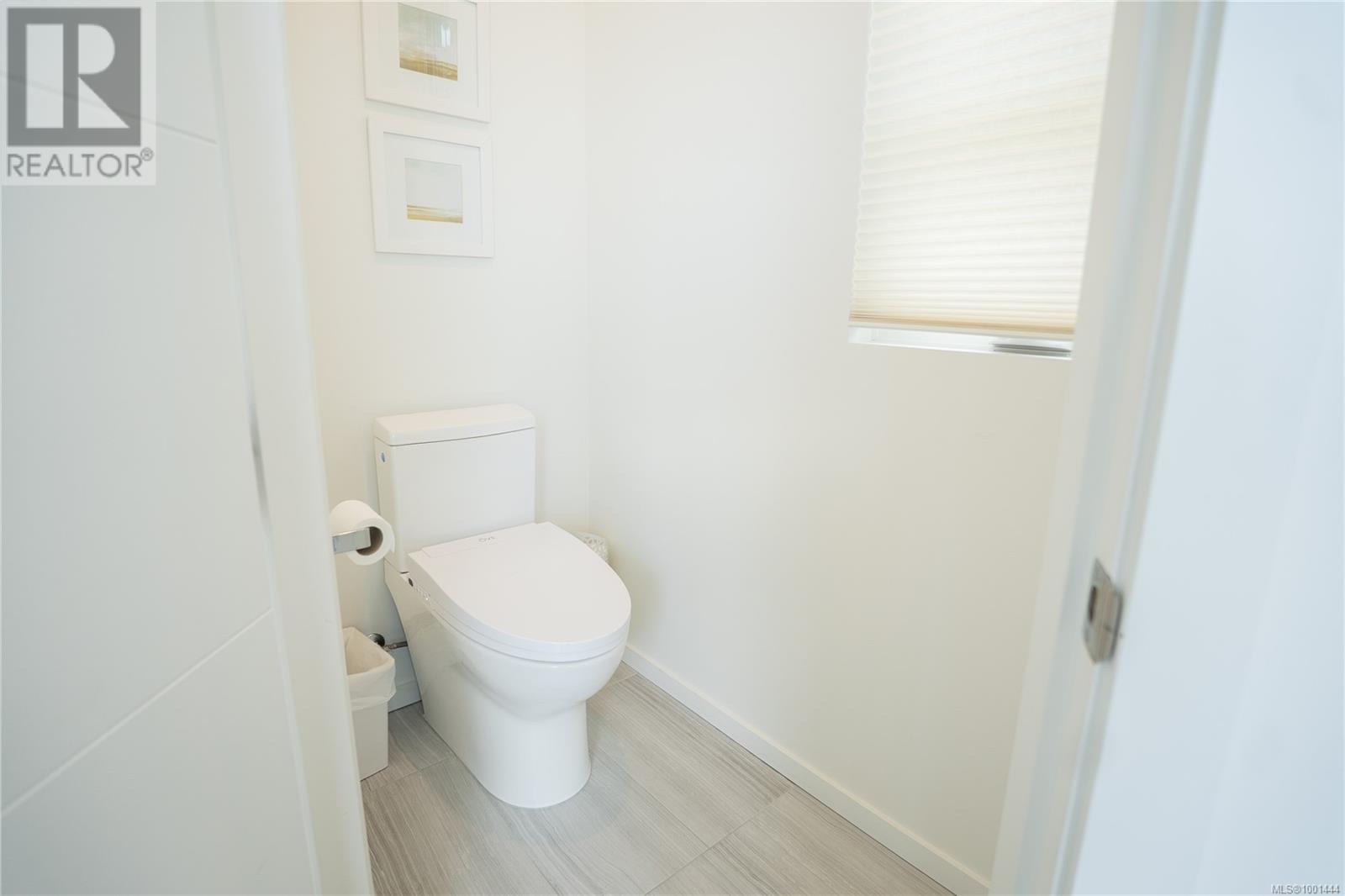 Property at 561 Cumberland Pl image 3