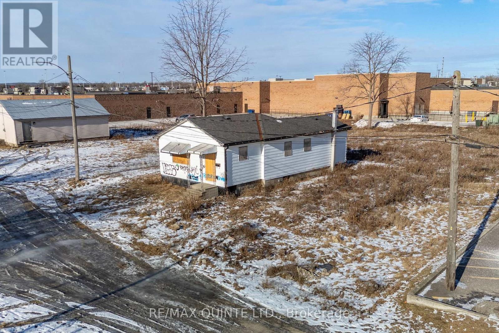 5 Stratton Drive, Belleville (Belleville Ward), Ontario  K8P 2M8 - Photo 22 - X12183552
