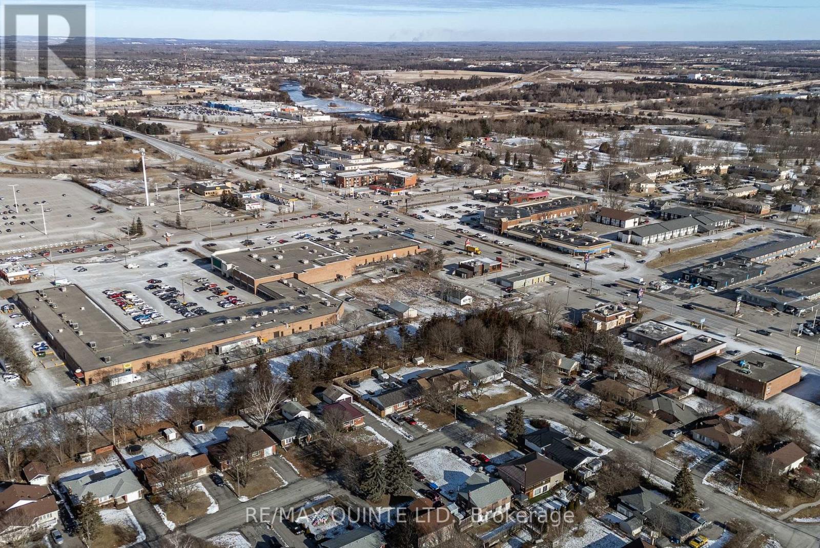 5 Stratton Drive, Belleville, Ontario  K8P 2M8 - Photo 9 - X12183552