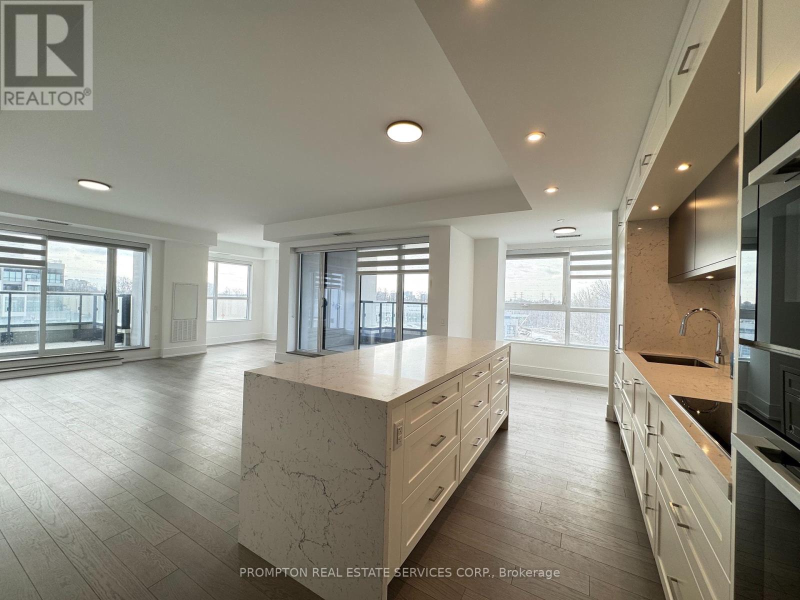310 - 10 INN ON THE PARK DRIVE, Toronto, Ontario