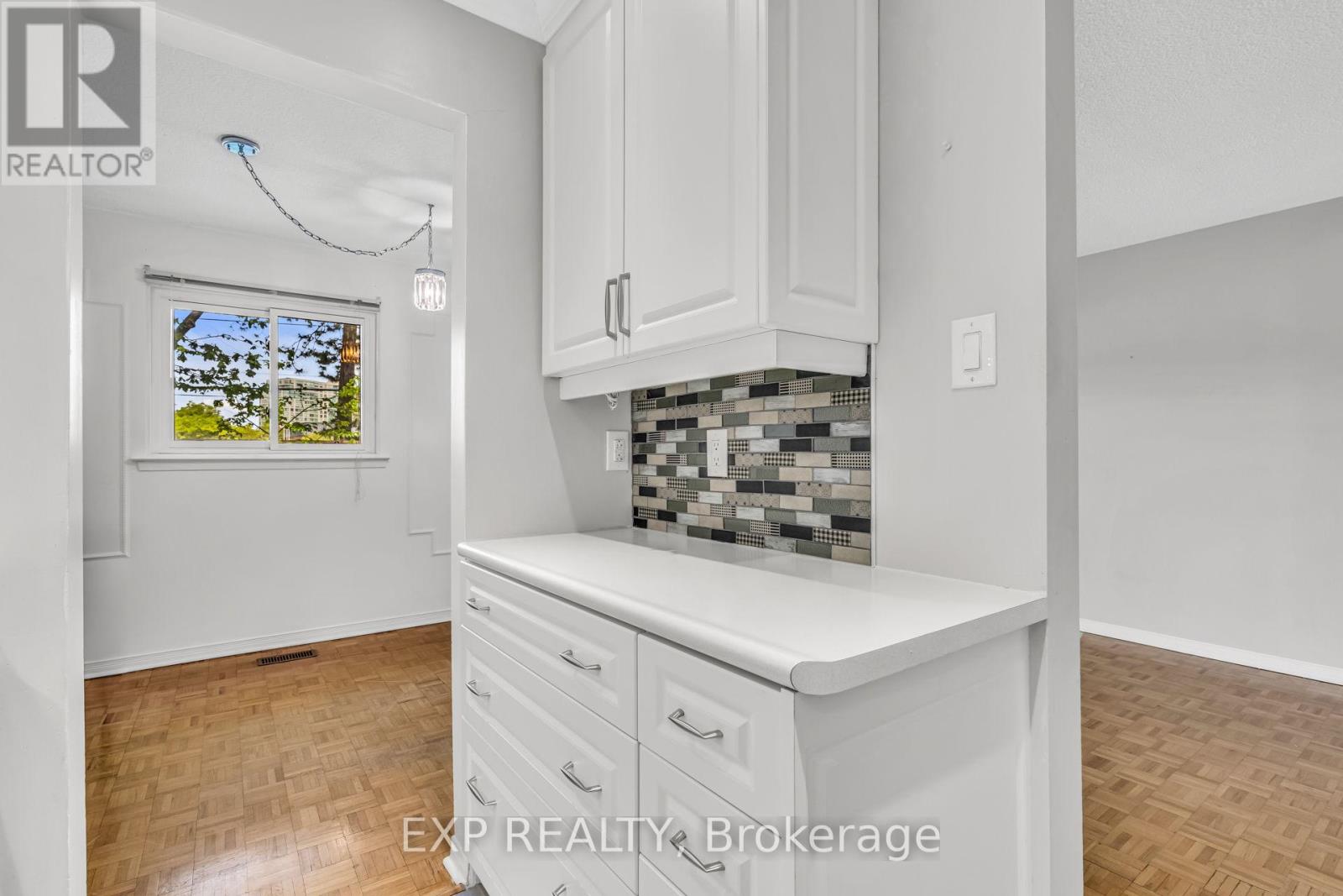 325 - 22 Niles Way, Markham, Ontario  L3T 5B8 - Photo 8 - N12183420