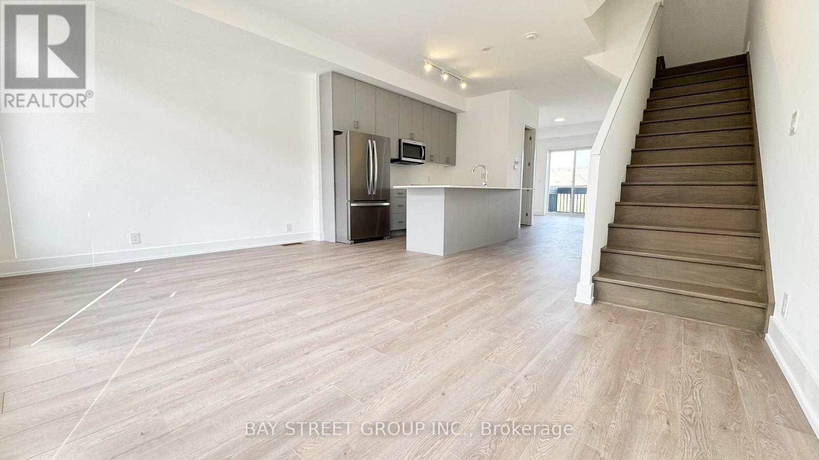 28 Chestnut Court, Aurora, Ontario  L4G 4A4 - Photo 7 - N12183482