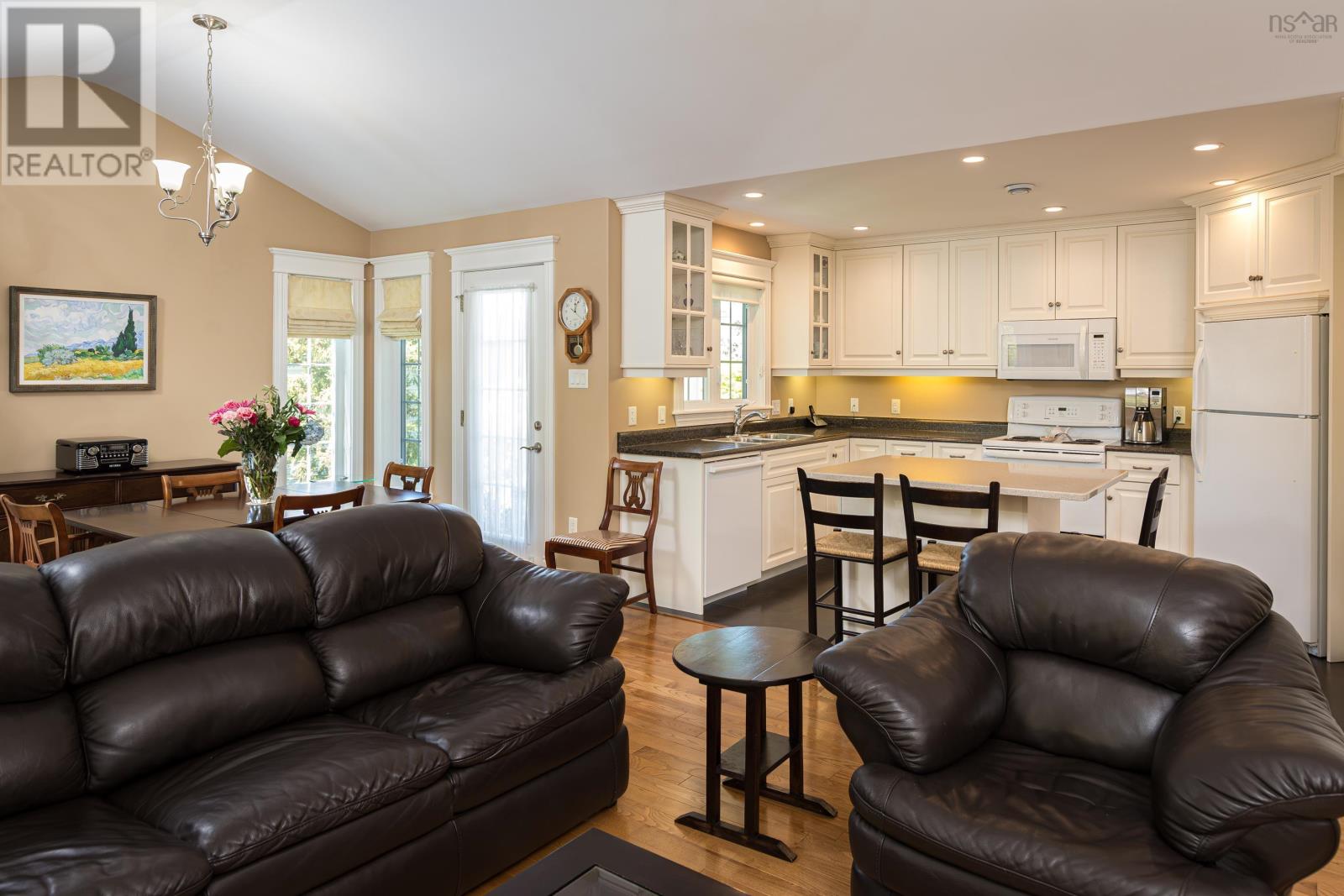 Property at 20 Acorn Avenue image 4