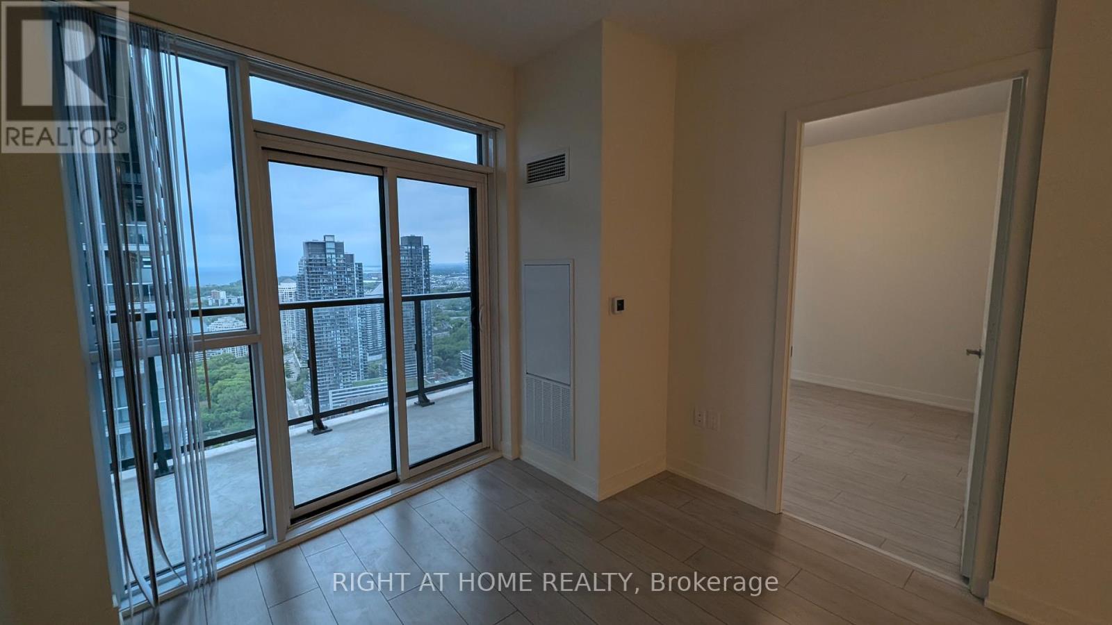 4207 - 38 Annie Criag Drive, Toronto, Ontario  M8V 0G9 - Photo 14 - W12157154