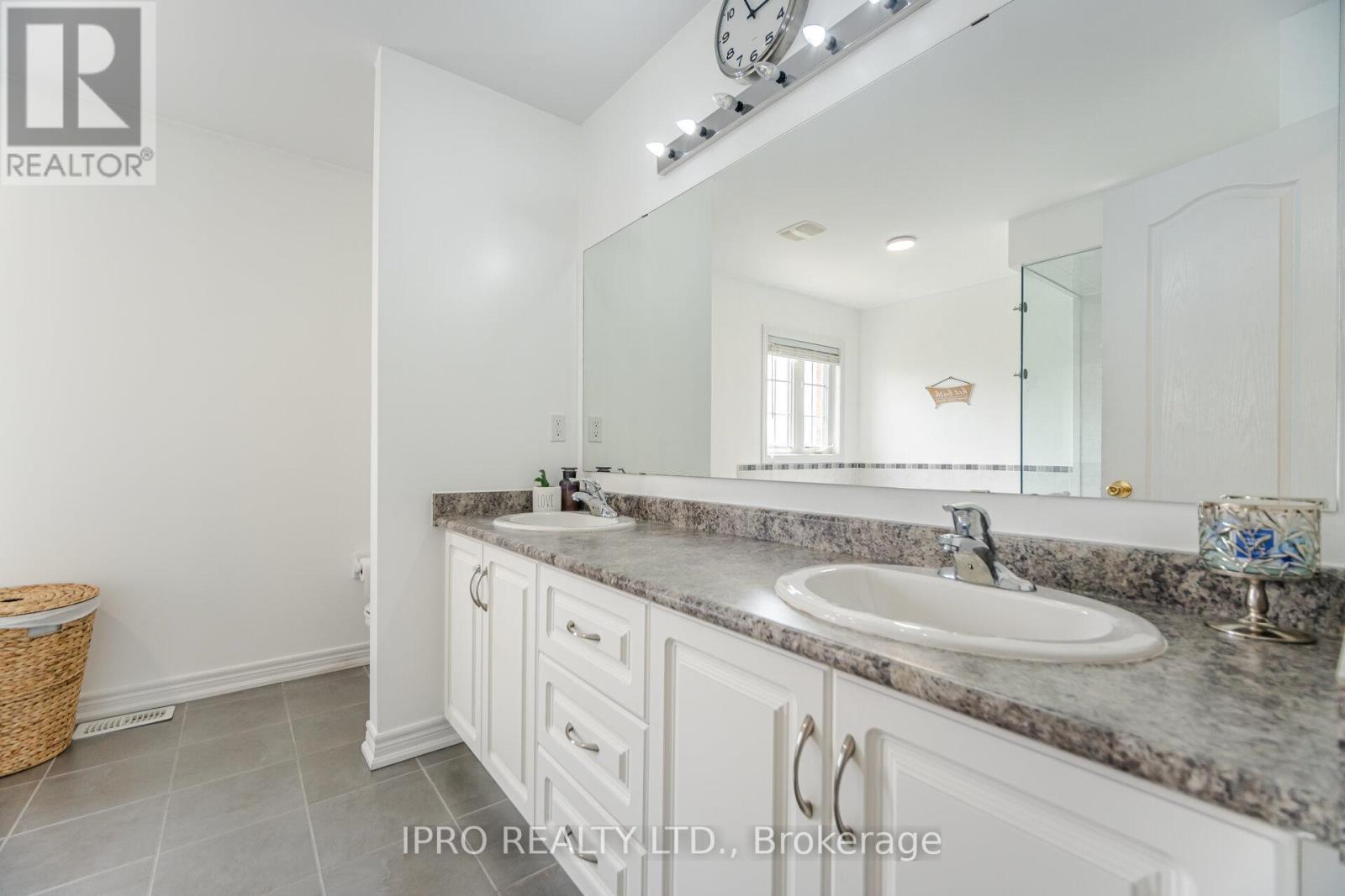 175 Bellchase Trail, Brampton, Ontario  L6P 3P7 - Photo 25 - W12183487