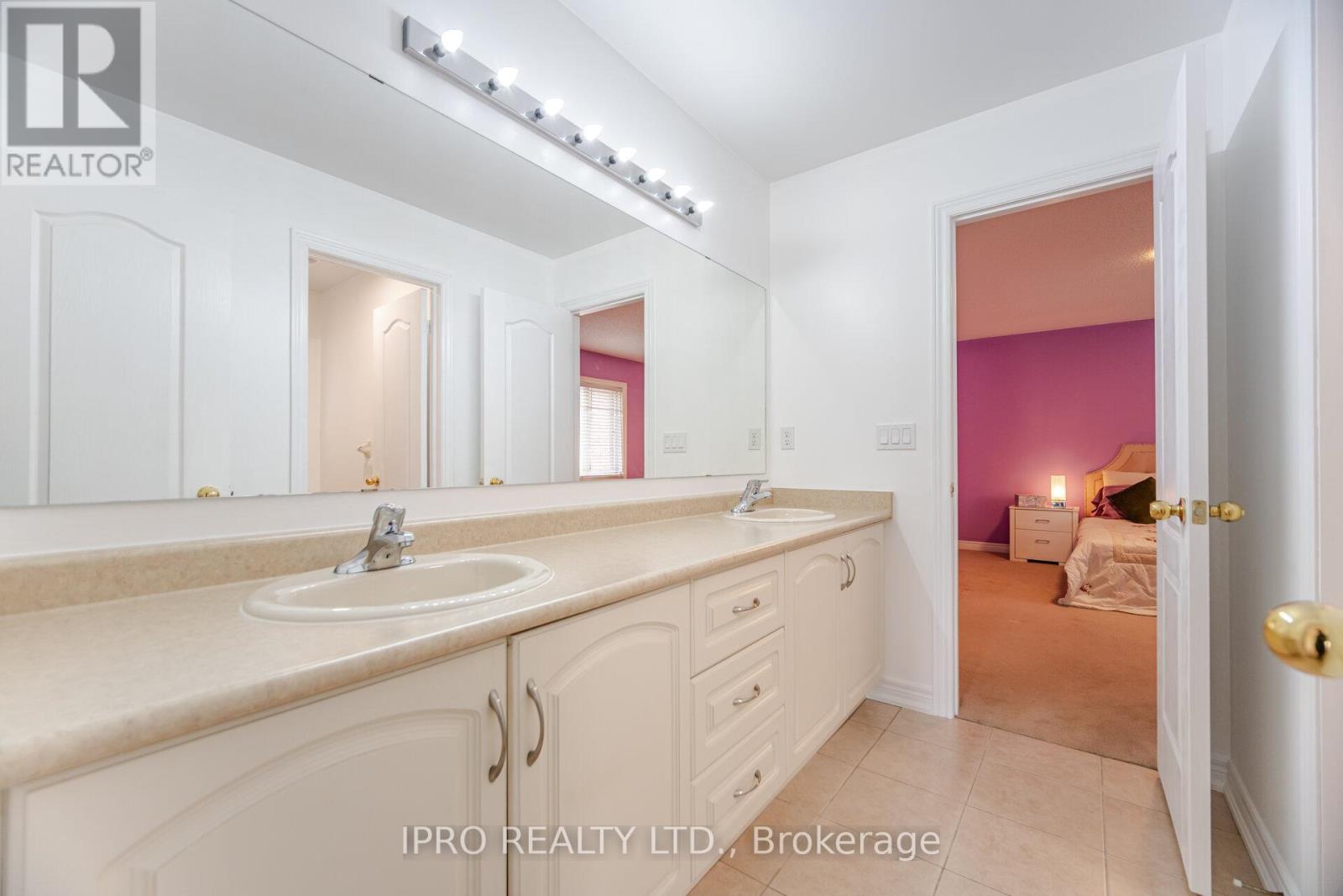 175 Bellchase Trail, Brampton, Ontario  L6P 3P7 - Photo 36 - W12183487