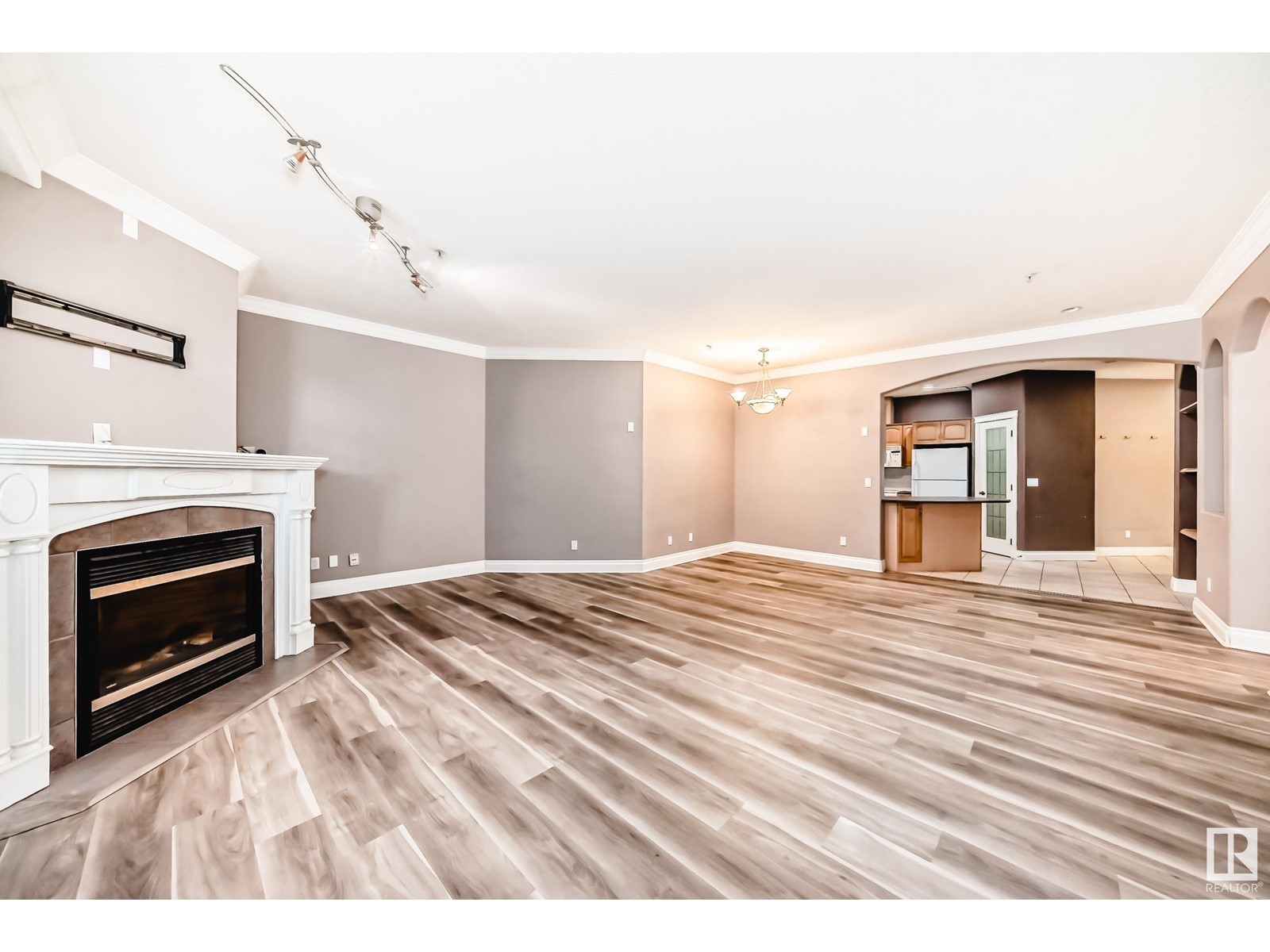 #105 10178 117 St Nw, Edmonton, Alberta  T5K 2X9 - Photo 4 - E4439360