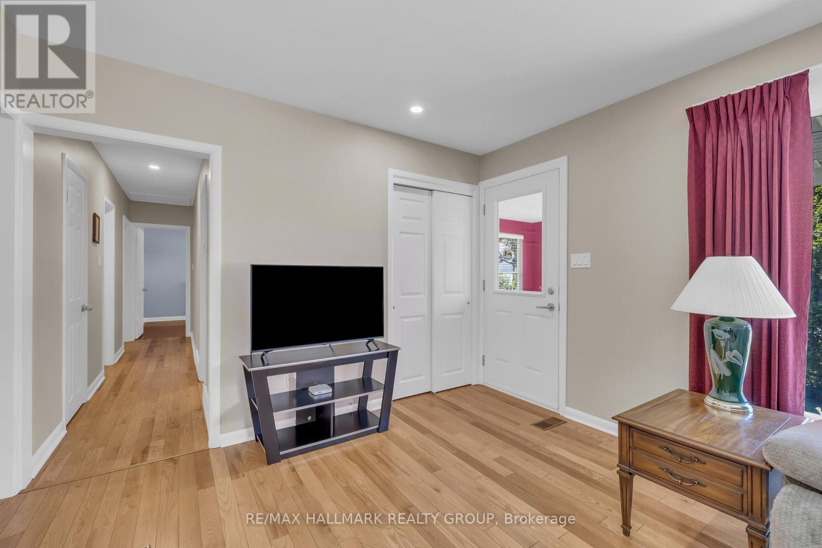 29 Crawford Street, Brockville, Ontario  K6V 1S2 - Photo 6 - X12183541