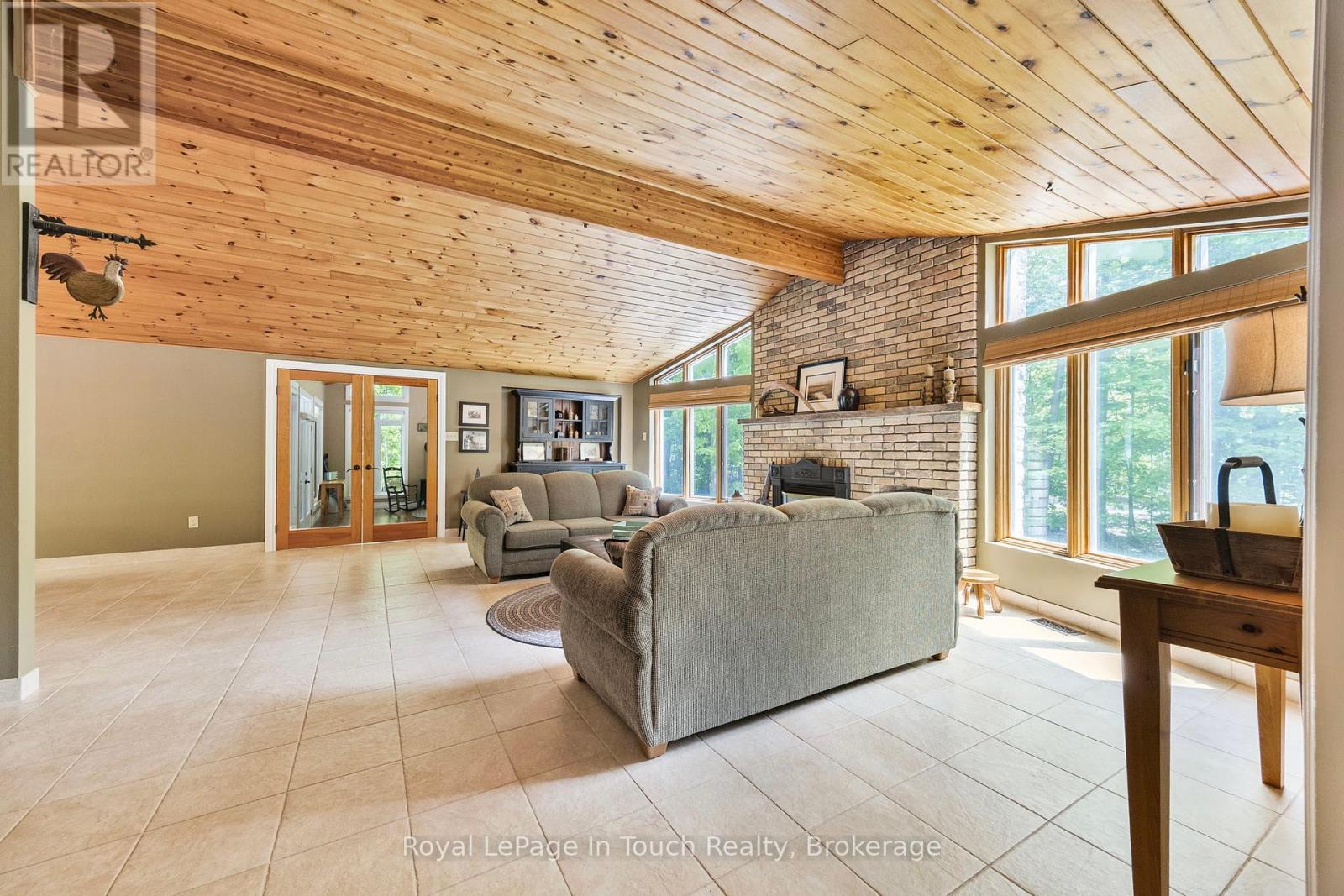 726 Pennorth Drive, Tiny, Ontario  L0L 2J0 - Photo 9 - S12183589