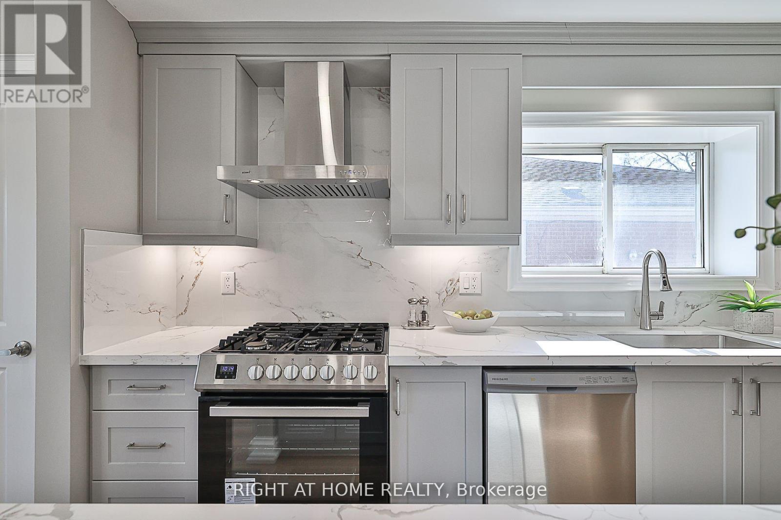 55 Combermere Drive, Toronto, Ontario  M3A 2W4 - Photo 8 - C12183511