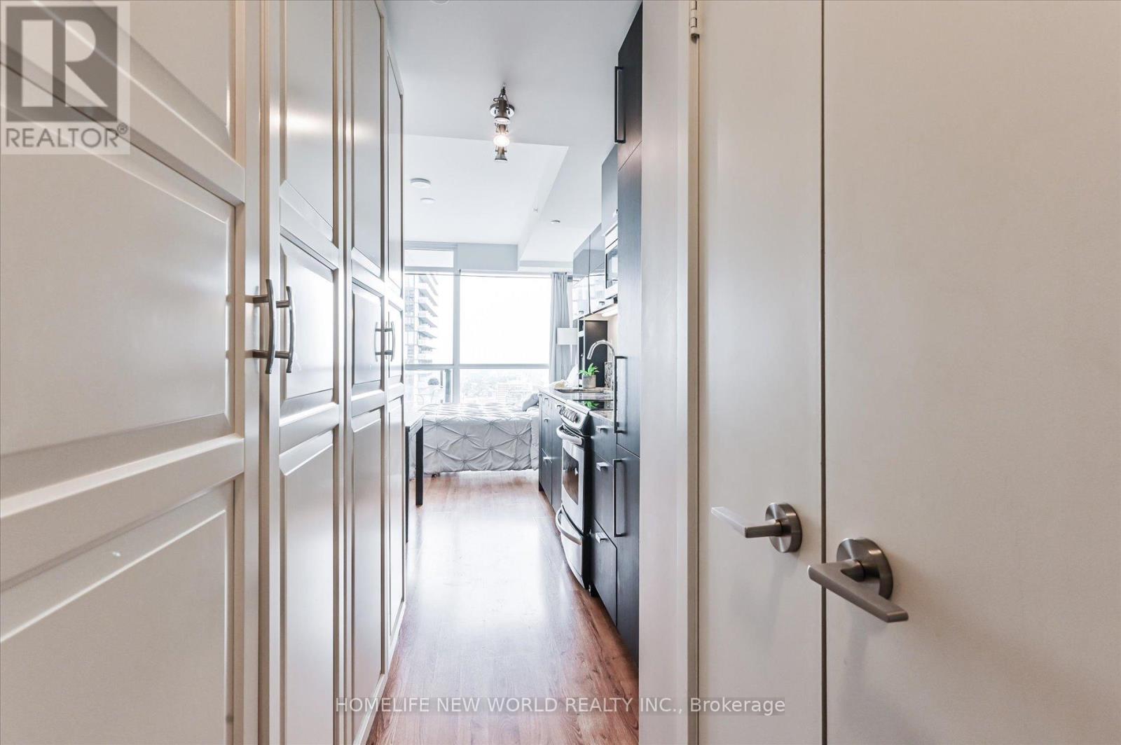 2903 - 290 Adelaide Street W, Toronto, Ontario  M5V 1P6 - Photo 6 - C12183512