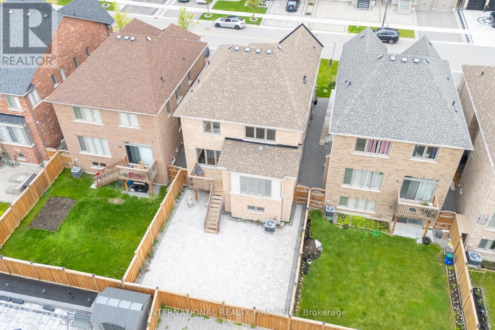 22 Lockton Street, Whitby, Ontario  L1P 0E1 - Photo 2 - E12183594