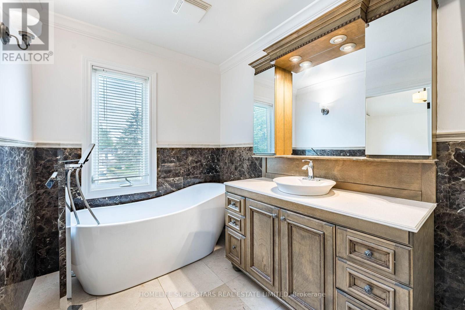 76 Moray Avenue, Richmond Hill, Ontario  L4E 3E2 - Photo 42 - N12183536