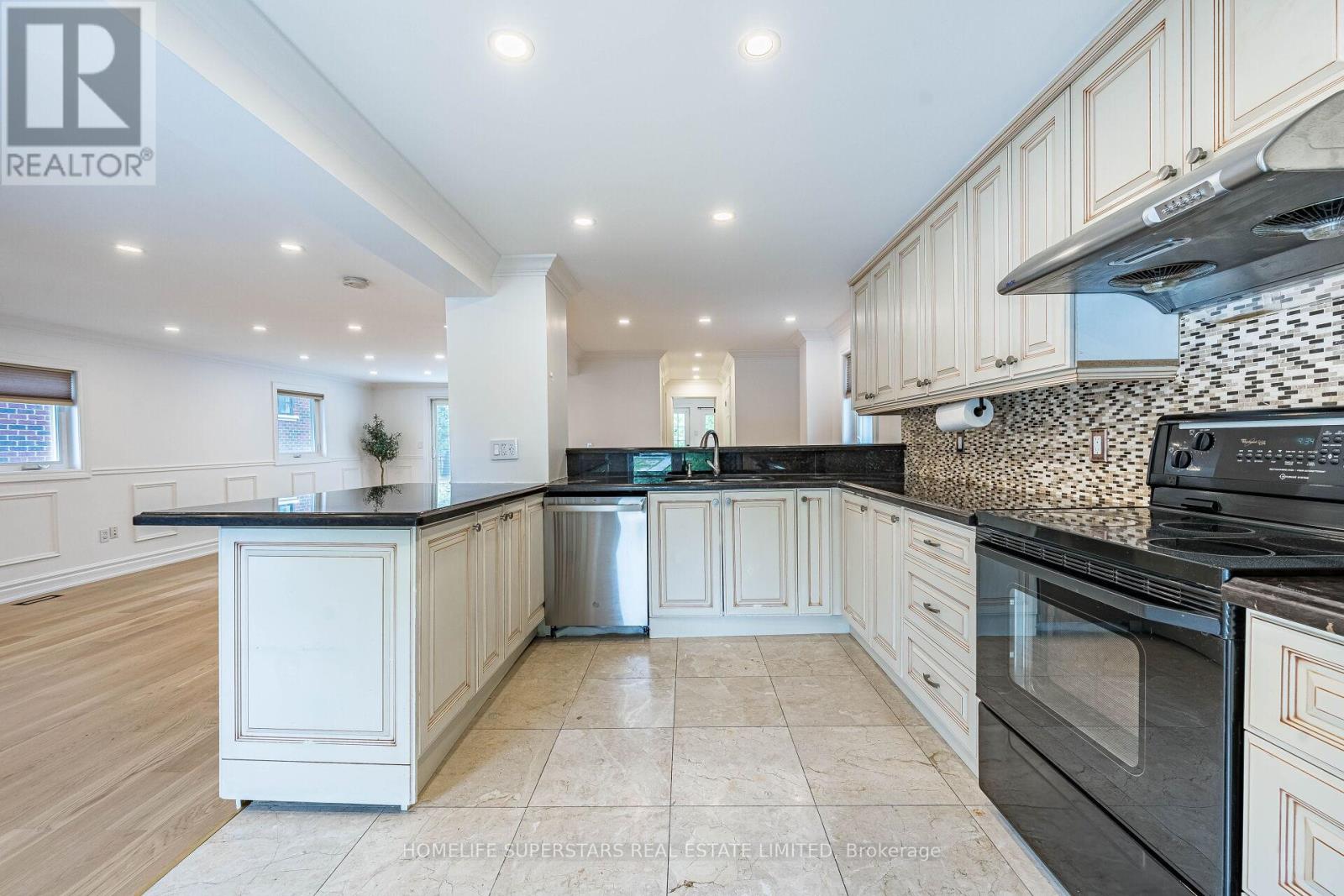 76 Moray Avenue, Richmond Hill (Oak Ridges Lake Wilcox), Ontario  L4E 3E2 - Photo 9 - N12183536