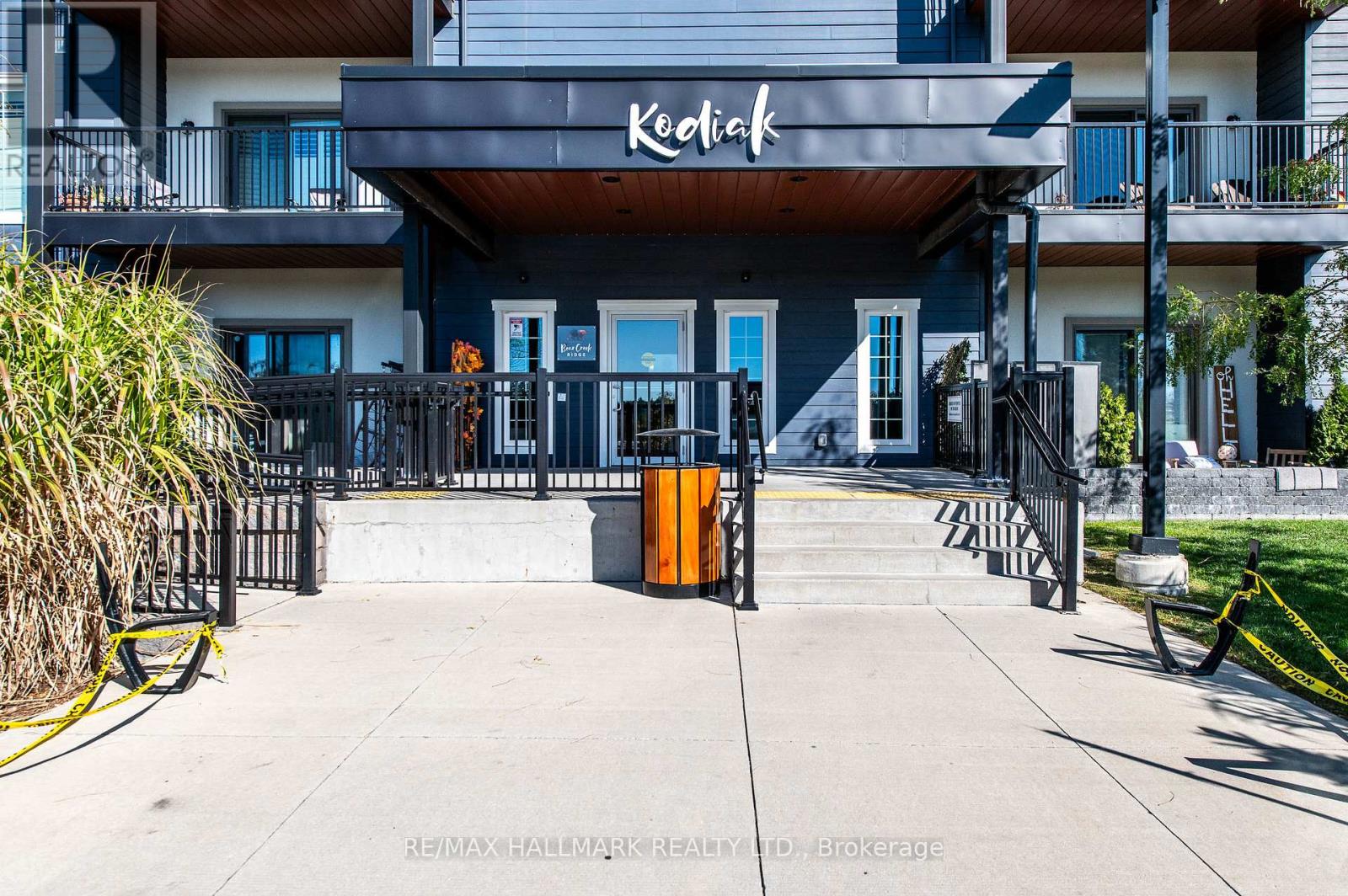 201 - 54 Koda Street, Barrie, Ontario  L9J 0J6 - Photo 3 - S12183524