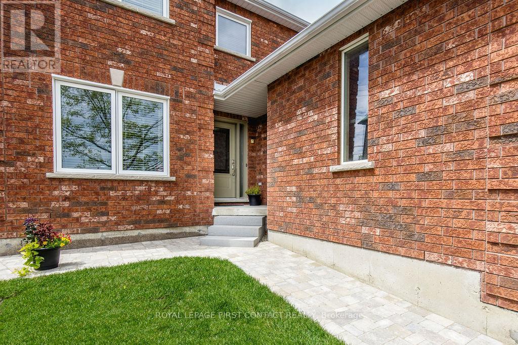 87 Stollar Boulevard, Barrie (Little Lake), Ontario  L4M 6N3 - Photo 3 - S12183559