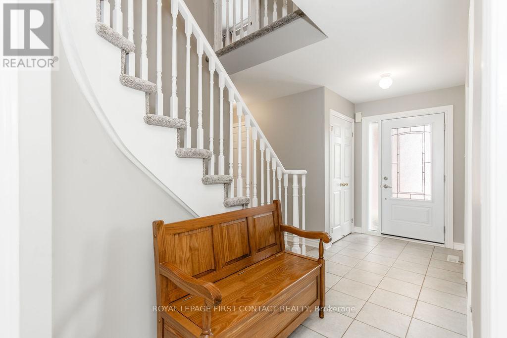 87 Stollar Boulevard, Barrie (Little Lake), Ontario  L4M 6N3 - Photo 4 - S12183559
