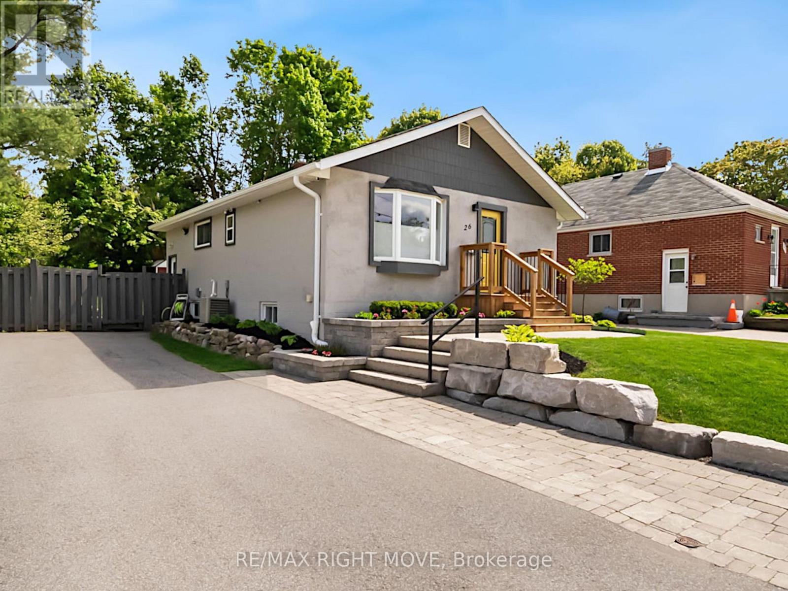 26 Albany Avenue, Orillia, Ontario  L3V 2T5 - Photo 2 - S12183570