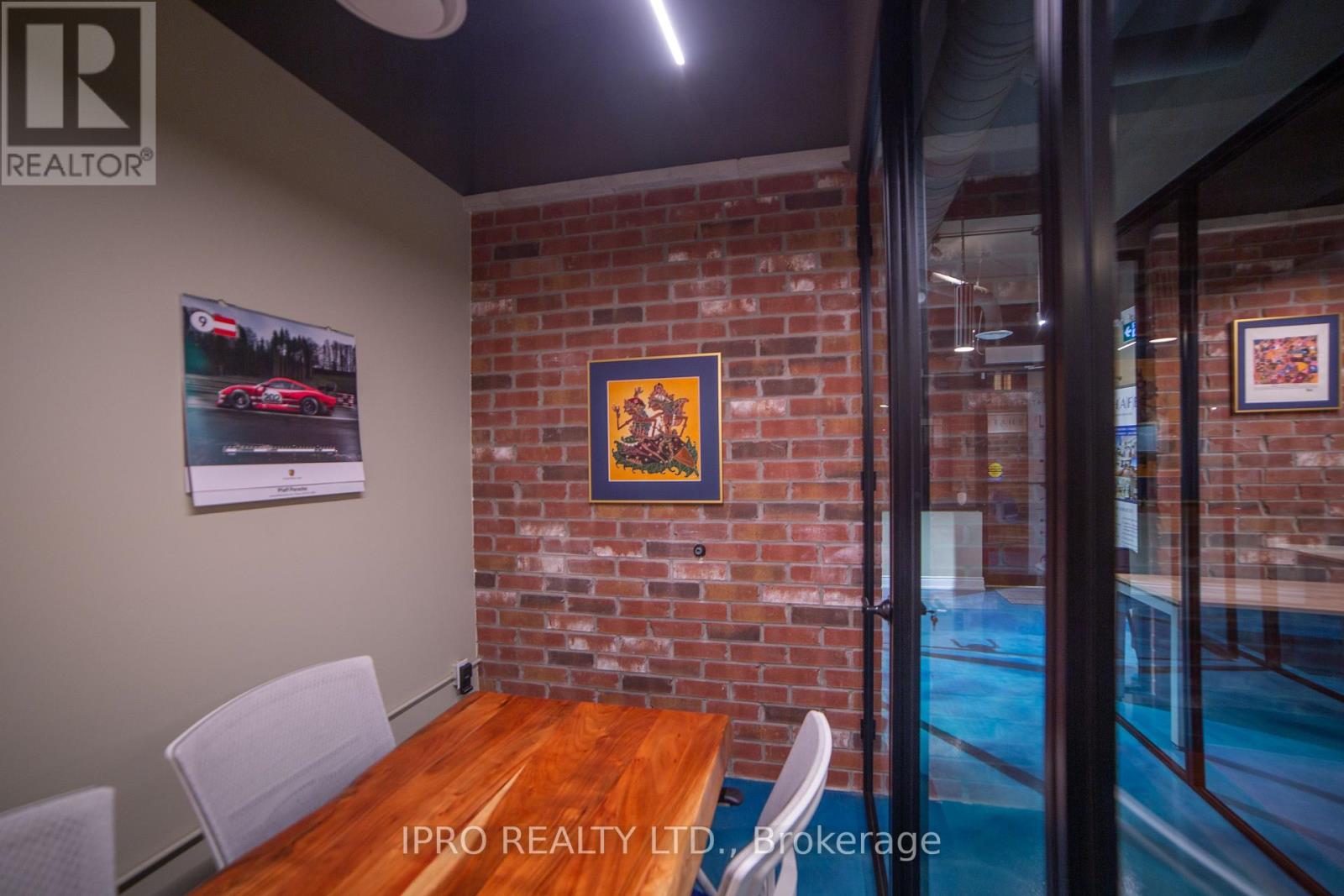 126 Burnhamthorpe Road E, Oakville, Ontario  L6H 0X9 - Photo 5 - W12183509