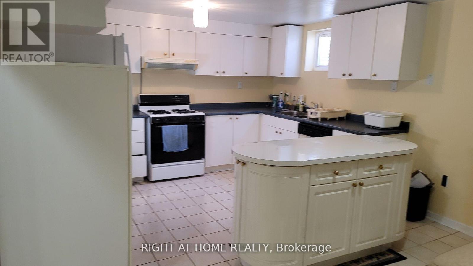 5194 Guildwood Way, Mississauga, Ontario  L5R 2T3 - Photo 11 - W12183510