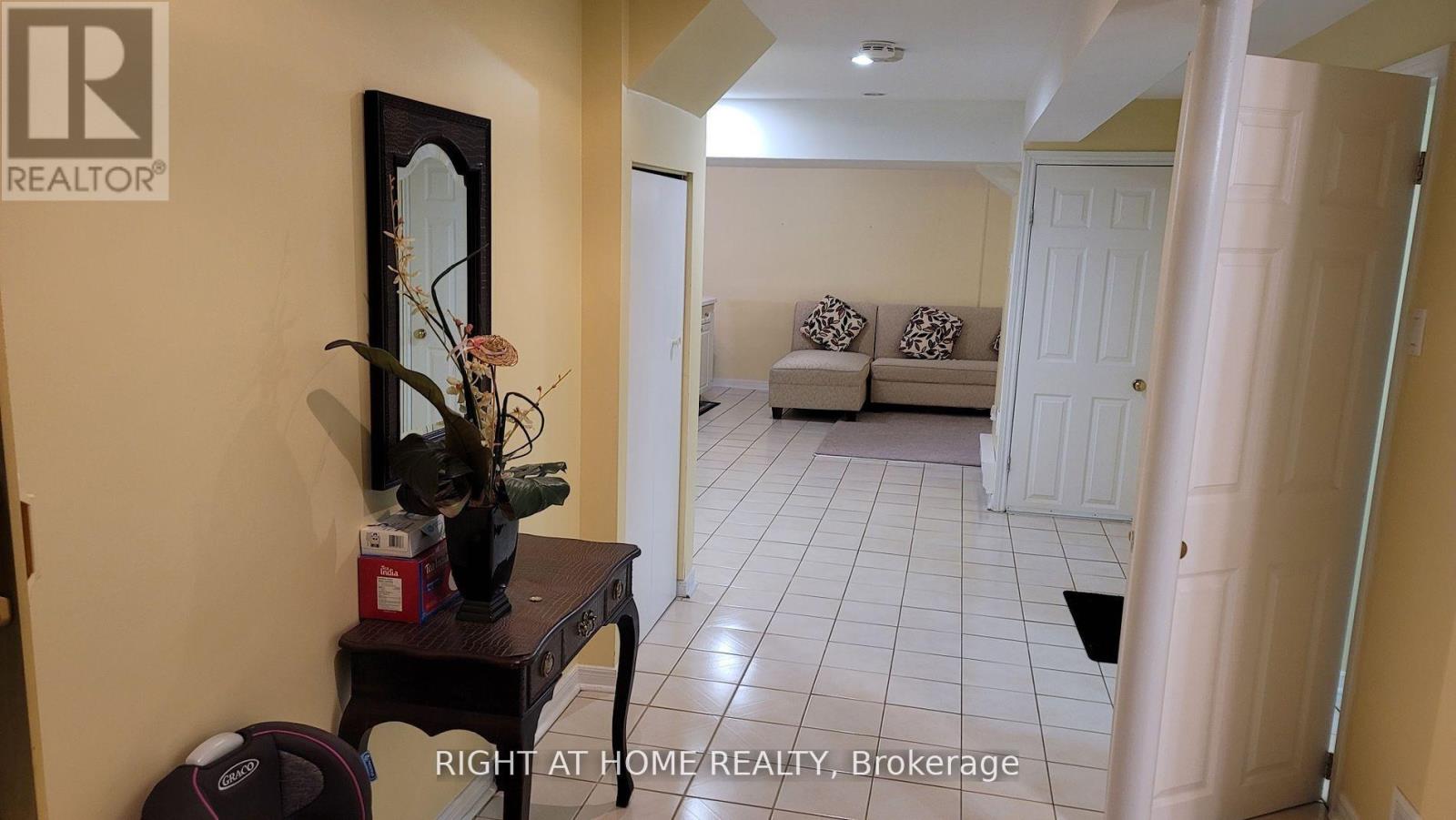 5194 Guildwood Way, Mississauga, Ontario  L5R 2T3 - Photo 8 - W12183510