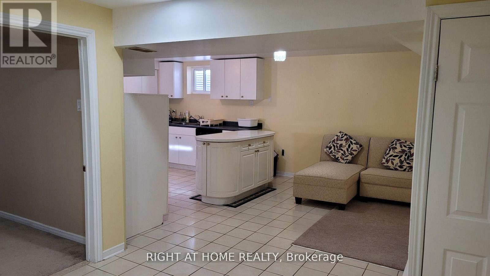 5194 Guildwood Way, Mississauga, Ontario  L5R 2T3 - Photo 9 - W12183510