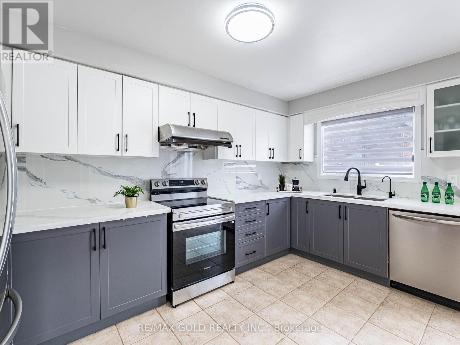 7 Dunlop Court, Brampton, Ontario  L6X 4Z8 - Photo 10 - W12183546