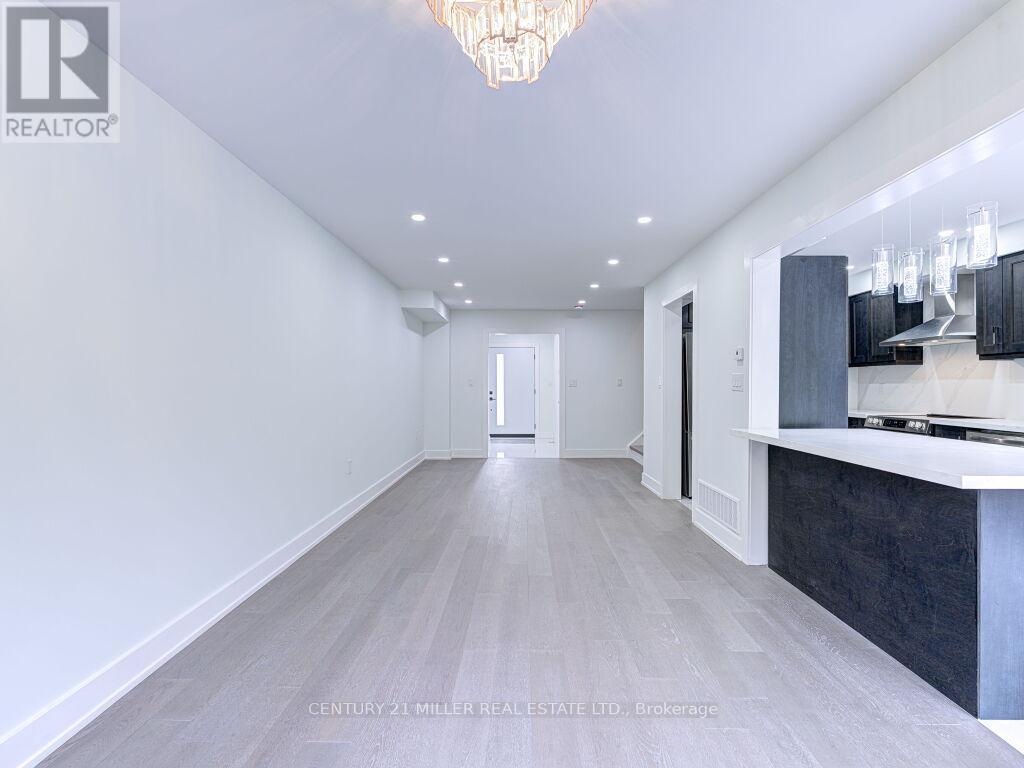 373 Ravineview Way, Oakville, Ontario  L6H 6S5 - Photo 11 - W12183549
