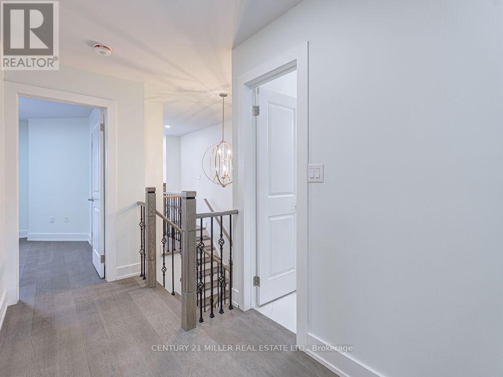 373 Ravineview Way, Oakville, Ontario  L6H 6S5 - Photo 37 - W12183549