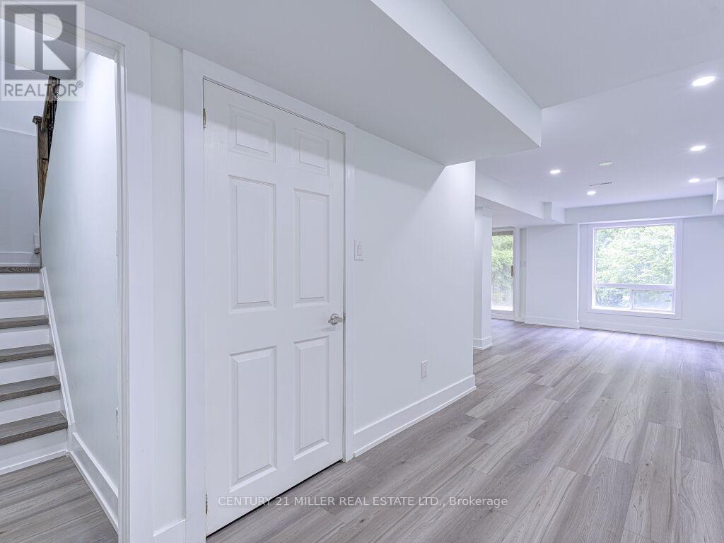 373 Ravineview Way, Oakville, Ontario  L6H 6S5 - Photo 38 - W12183549