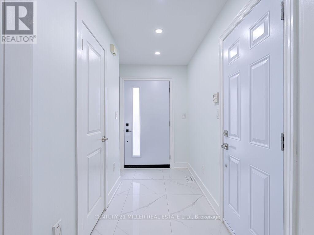 373 Ravineview Way, Oakville, Ontario  L6H 6S5 - Photo 6 - W12183549