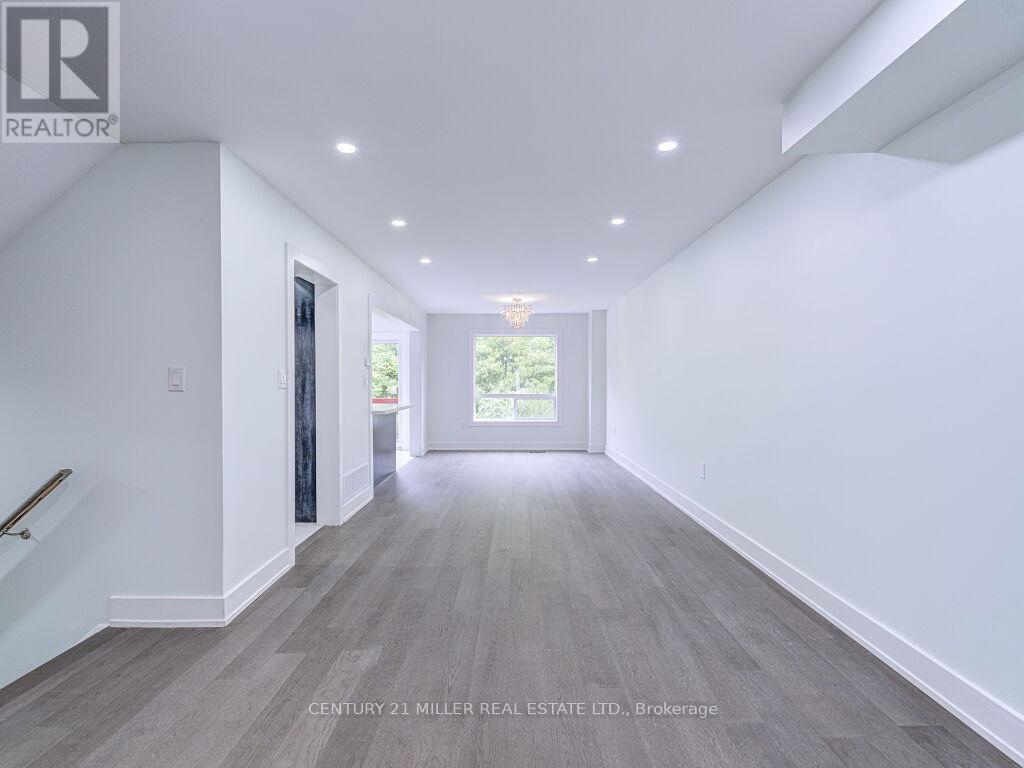 373 Ravineview Way, Oakville, Ontario  L6H 6S5 - Photo 8 - W12183549