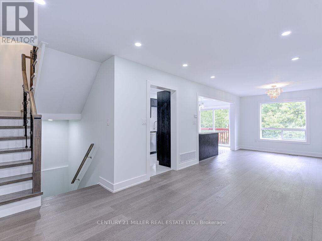 373 Ravineview Way, Oakville, Ontario  L6H 6S5 - Photo 9 - W12183549