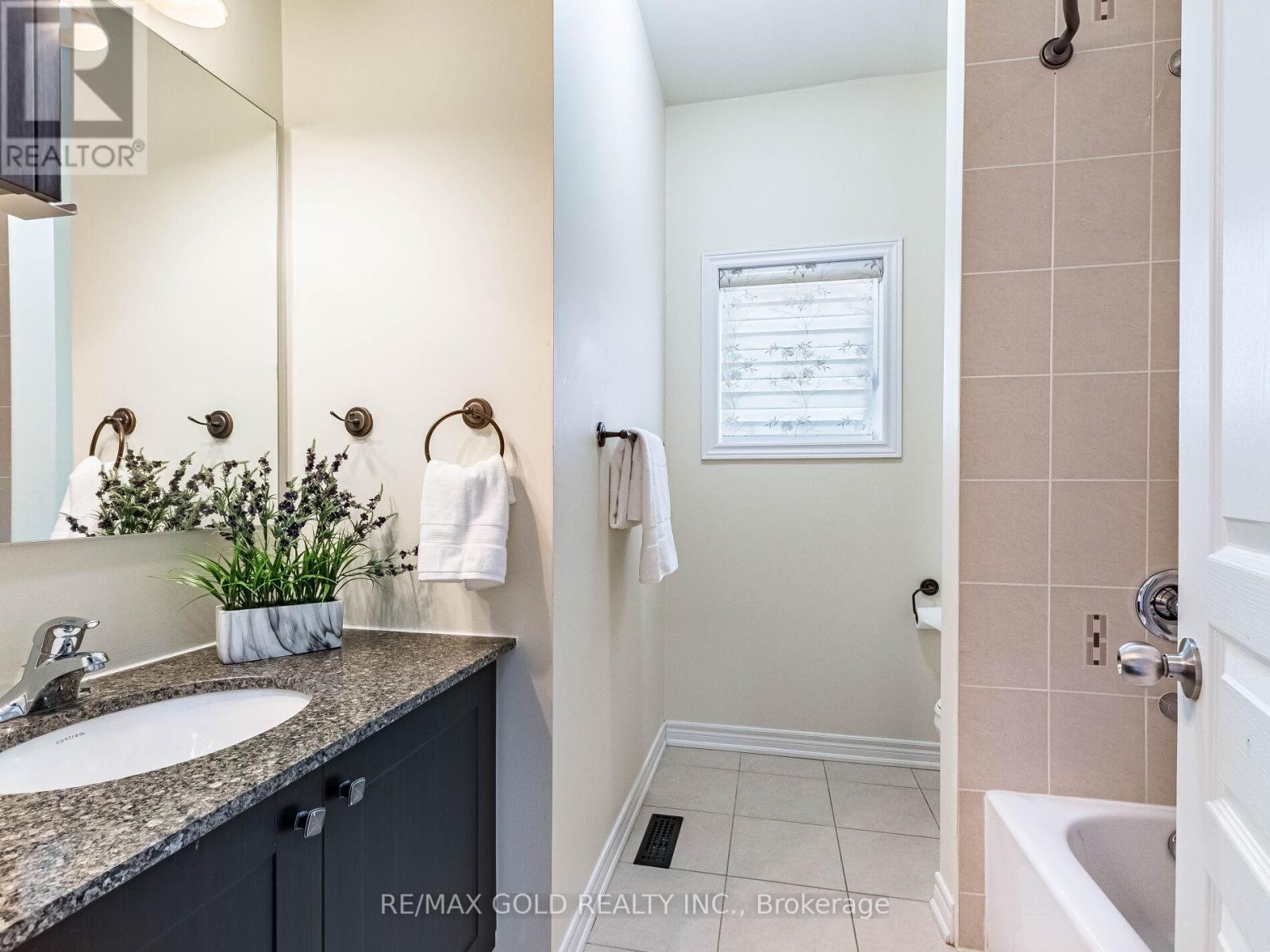 9 Kempenfelt Trail, Brampton, Ontario  L7A 0Z6 - Photo 26 - W12183557
