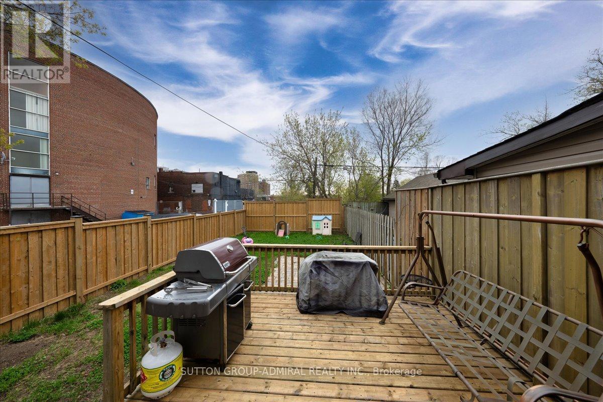 11 Bowie Avenue, Toronto, Ontario  M6E 2P1 - Photo 37 - W12183575