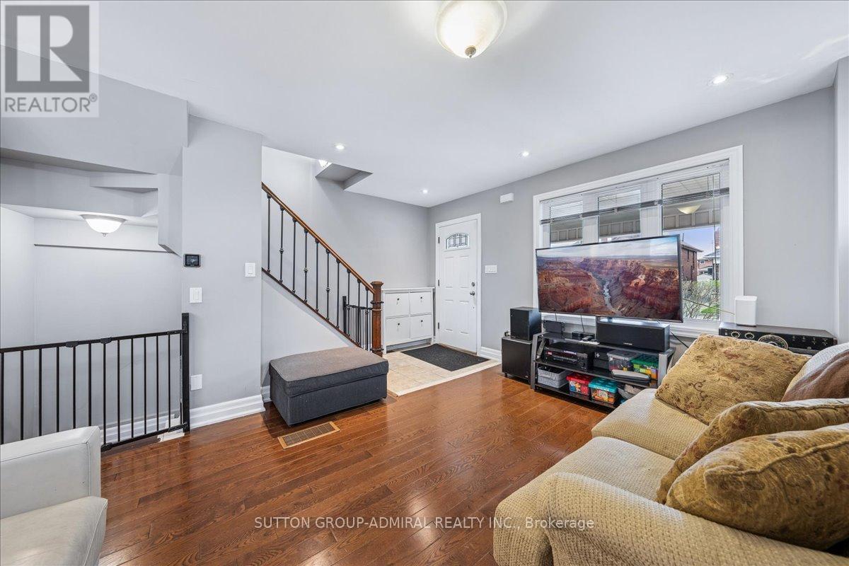 11 Bowie Avenue, Toronto, Ontario  M6E 2P1 - Photo 8 - W12183575