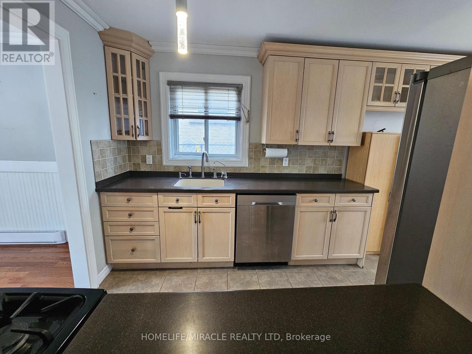 19 Hillsdale Avenue, Orangeville, Ontario  L9W 4C1 - Photo 5 - W12183579