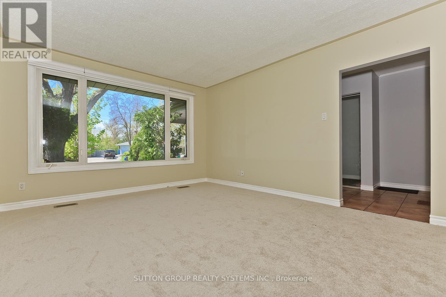 1899 Reiss Court, Mississauga, Ontario  L5J 3S2 - Photo 10 - W12183580