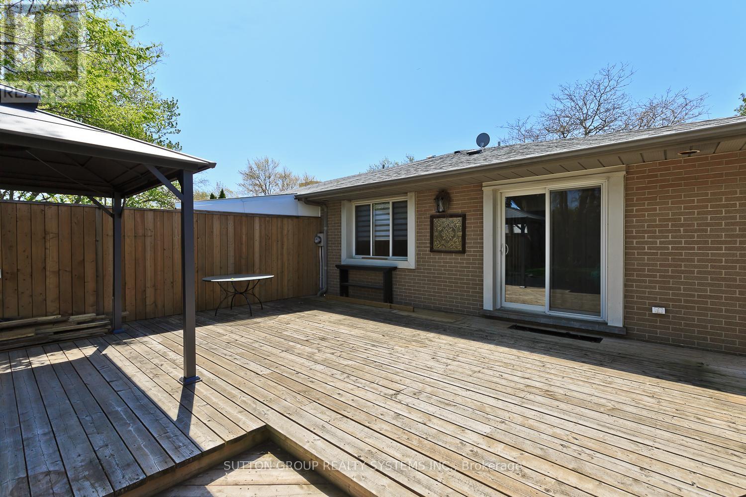 1899 Reiss Court, Mississauga, Ontario  L5J 3S2 - Photo 21 - W12183580