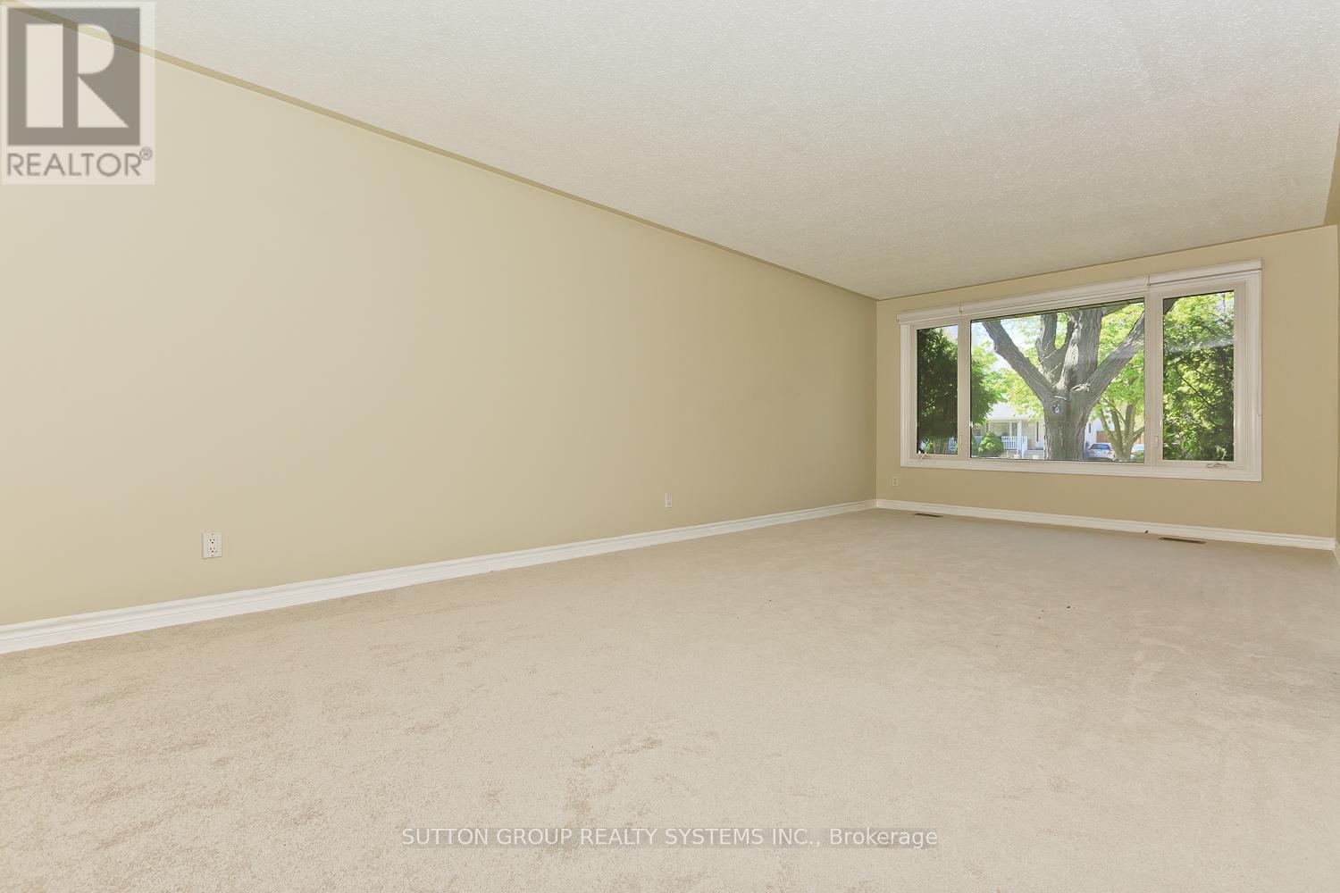 1899 Reiss Court, Mississauga, Ontario  L5J 3S2 - Photo 9 - W12183580